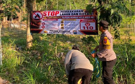 Polres Blitar Kota Edukasi Warga dan Pasang Banner Cegah Karhutla di Lereng Gunung Pegat