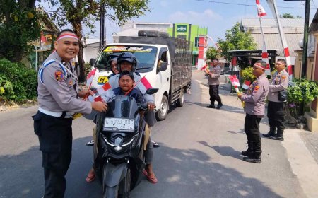 Polres Lamongan Berbagi 2.000 Bendera Merah Putih, Semarakkan HUT Ke-81 Kemerdekaan RI