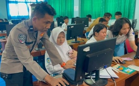 Dihadapan Pelajar SMAN, Tim Polres Bojonegoro Edukasi Membangun Pemahaman dan Etika Memanfaatkan Teknologi AI